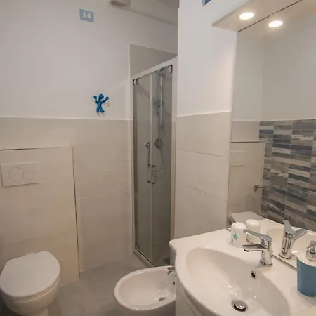 Piazza Buccelli A 10 Mt Dal Mare Апартаменты Варацце