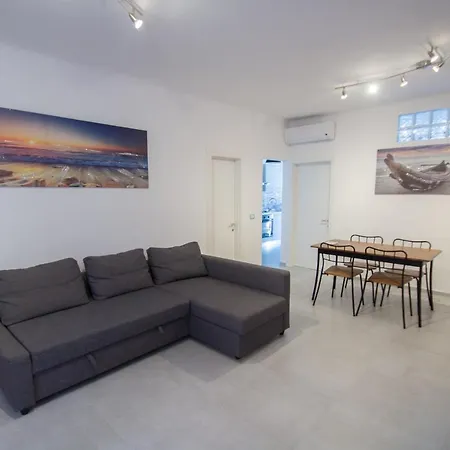 Piazza Buccelli A 10 Mt Dal Mare * ヴァラッツェ